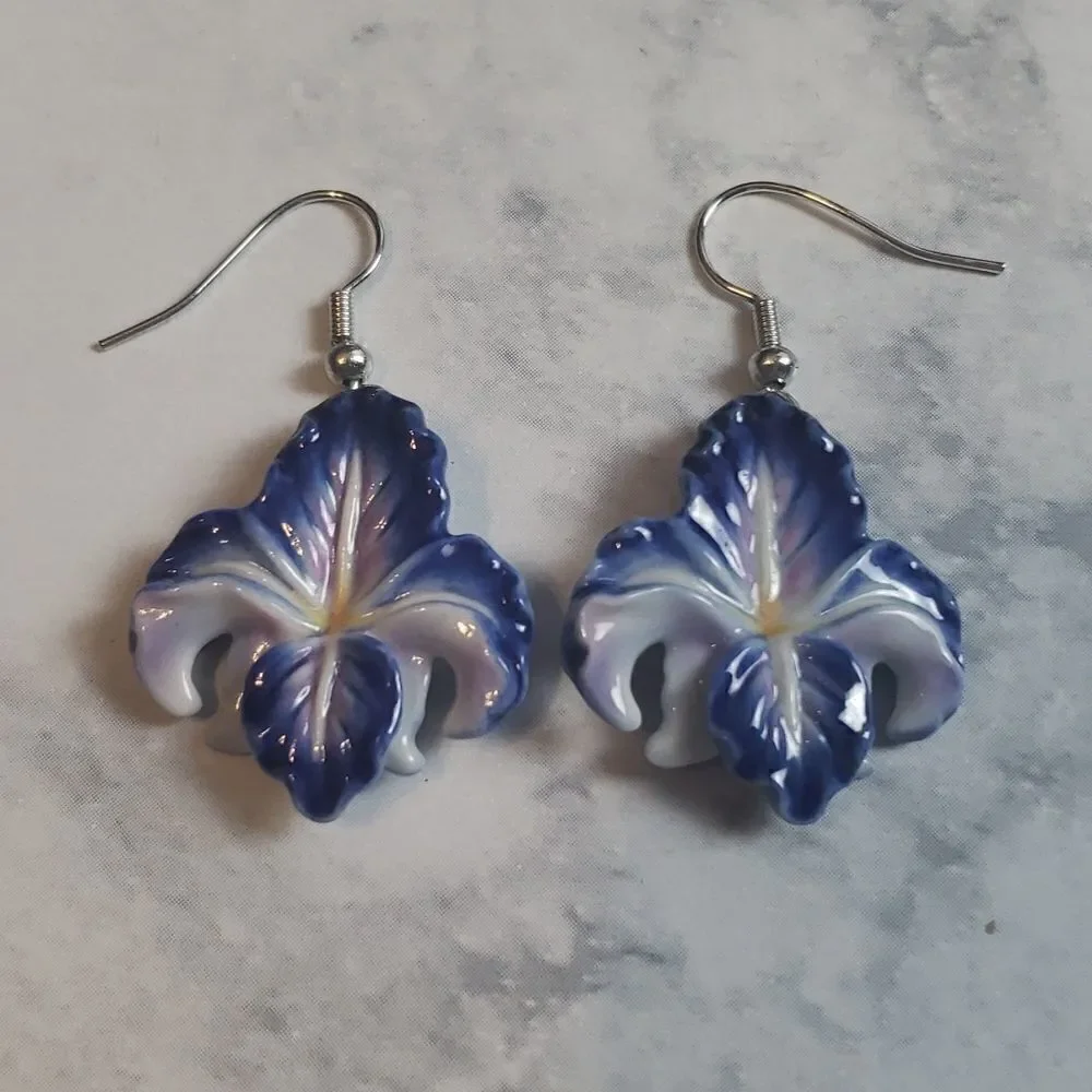 Franz‎ Porcelain Blue Iris Flower Rhodium Plated Brass Porcelain Necklace